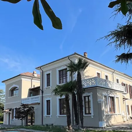Pansiyon Chloe Montecalvo Versiggia