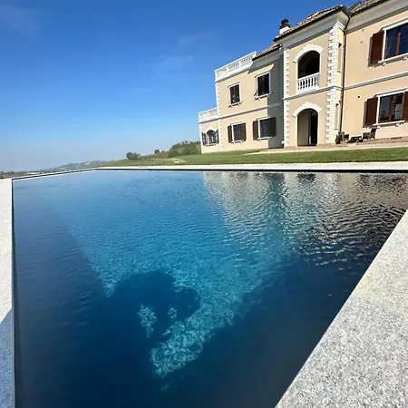 Chloe Boutique Wine Relais ホームステイ Montecalvo Versiggia