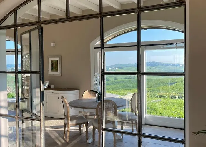 Chloe Boutique Wine Relais * Montecalvo Versiggia