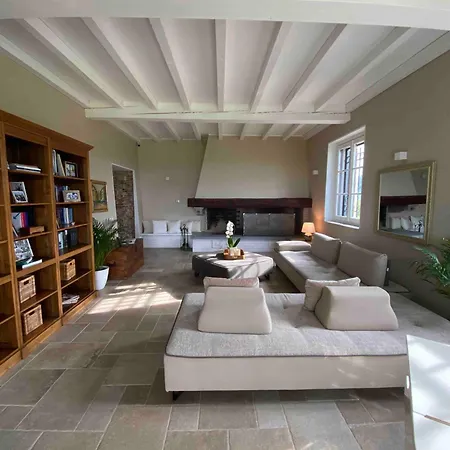 Chloé Habitación en casa particular Montecalvo Versiggia